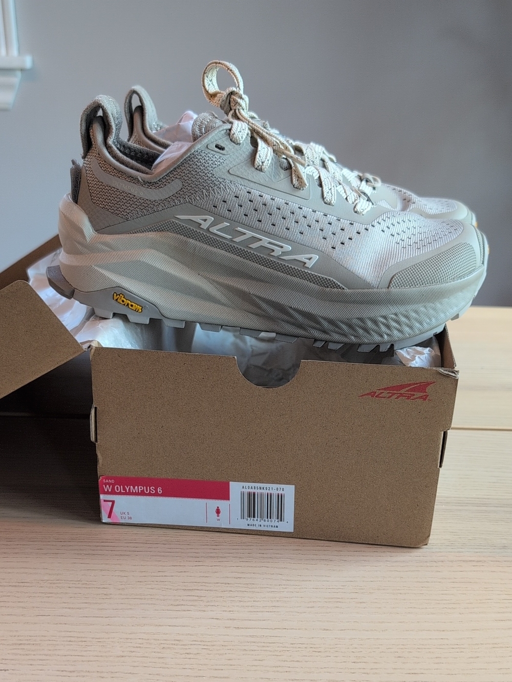 Altra Women’s Olympus 6 Trail Sneakers — Beige/Cream